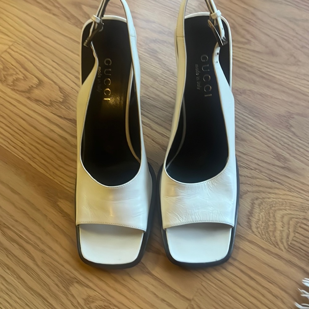 Authentic vintage 90’s Gucci heels, never worn. NEW
